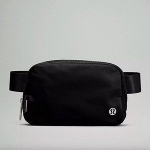 Lululemon Everywhere Belt Bag 1L
